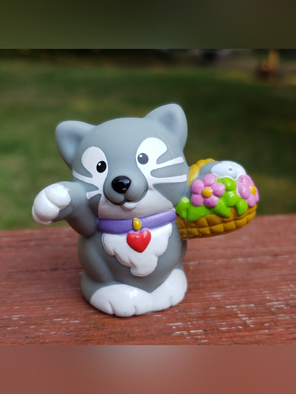 2001 Fisher-Price Little People Gray Cat Holding Basket With Flowers